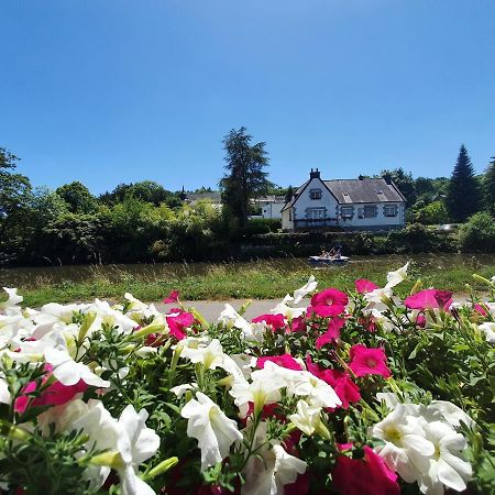 Aux Lits Du Canal Bed & Breakfast Josselin Bagian luar foto