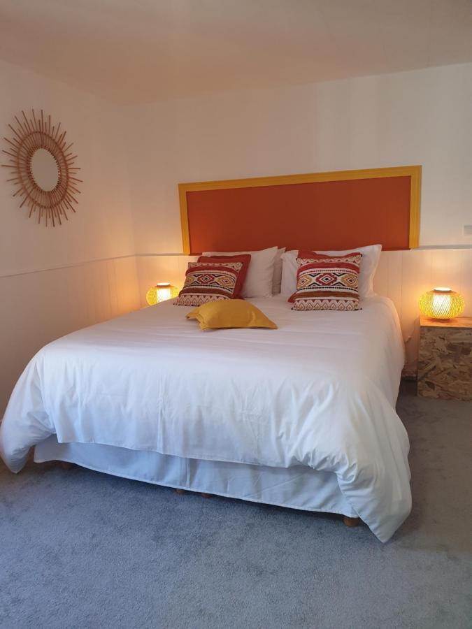 Aux Lits Du Canal Bed & Breakfast Josselin Bagian luar foto