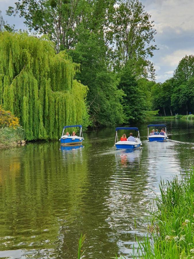 Aux Lits Du Canal Bed & Breakfast Josselin Bagian luar foto