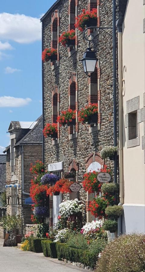 Aux Lits Du Canal Bed & Breakfast Josselin Bagian luar foto