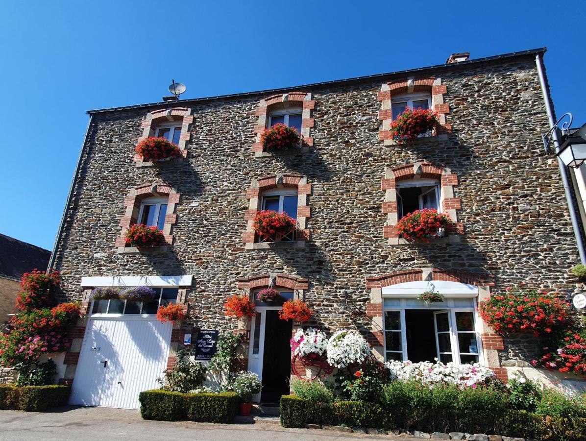 Aux Lits Du Canal Bed & Breakfast Josselin Bagian luar foto